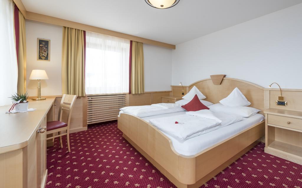 Hotel Schoenblick Maranza Room photo
